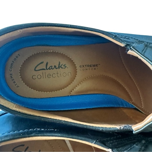 Clarks Men\'s Dark Leather Slip-Ons main image 4